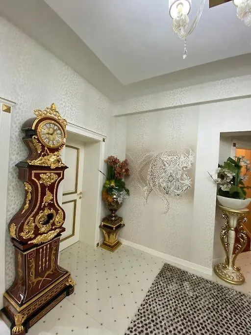 Luxurious Apartment In Center Bakü