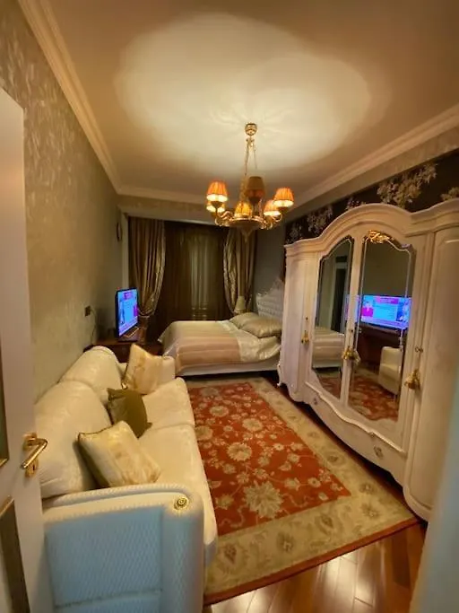Luxurious Apartment In Center Bakü